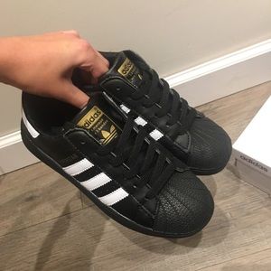 👟 ADIDAS superstar black white gold